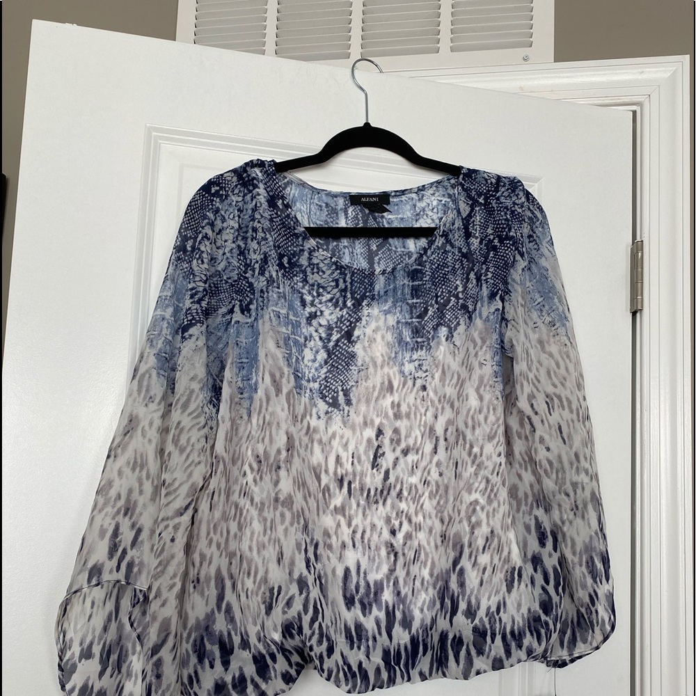 NWT ALFANI animal blend blouse